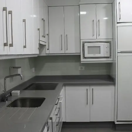 Vistas Al Mar En Moderno Y Amplio Piso-sanxenxo Centro Apartman *